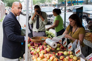 Hostos opens College's first large farmer's market with GrowNYC